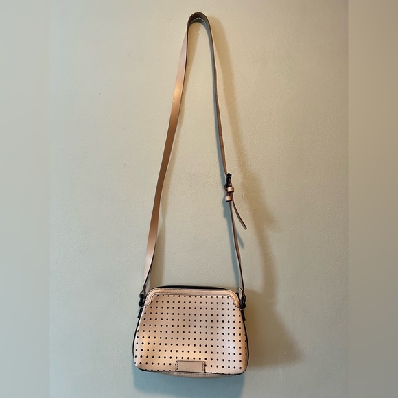 Kelsi Dagger Brooklyn crossbody bag tan and white color blocking. Zip closure. - Picture 2 of 10